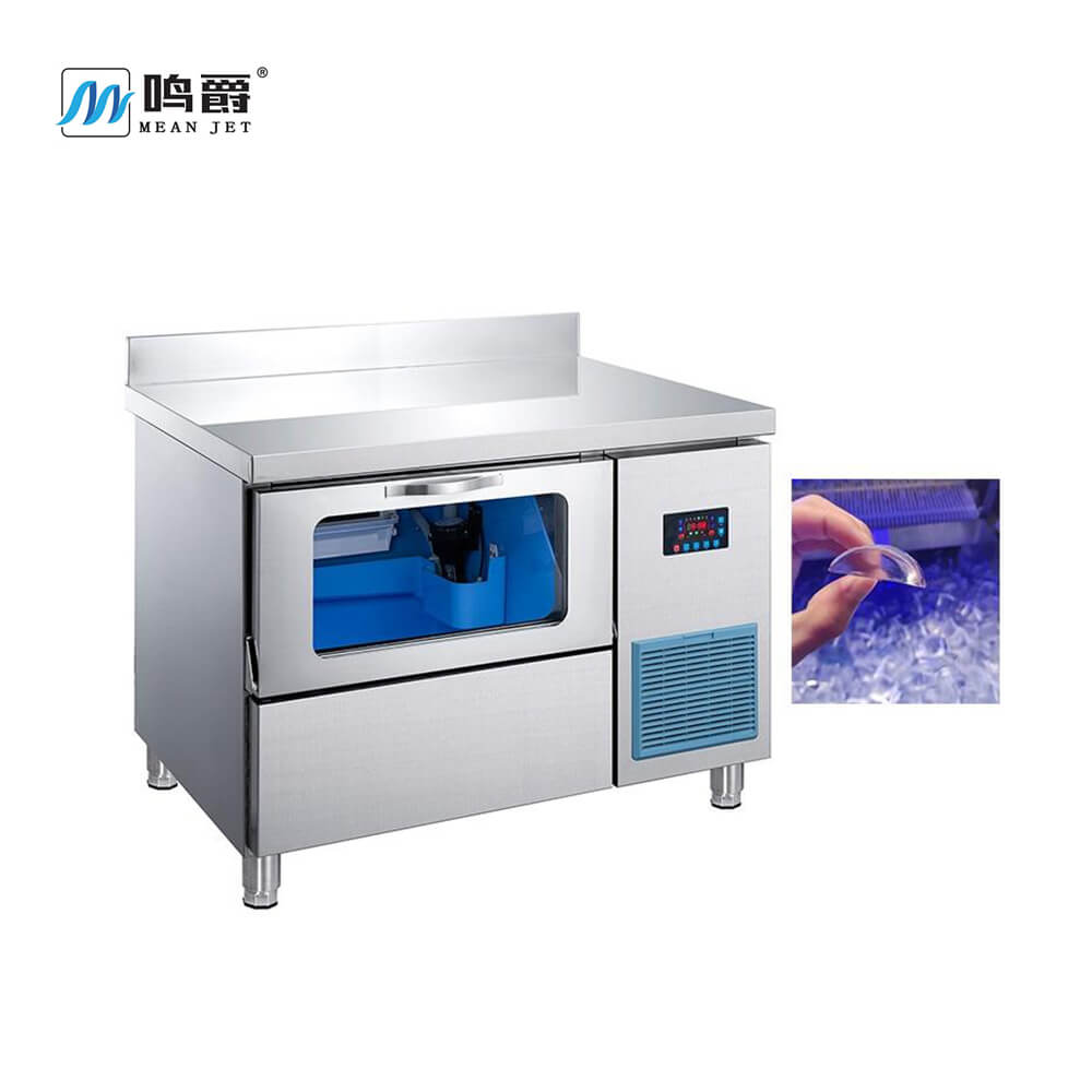 Bartop moon-shaped ice maker