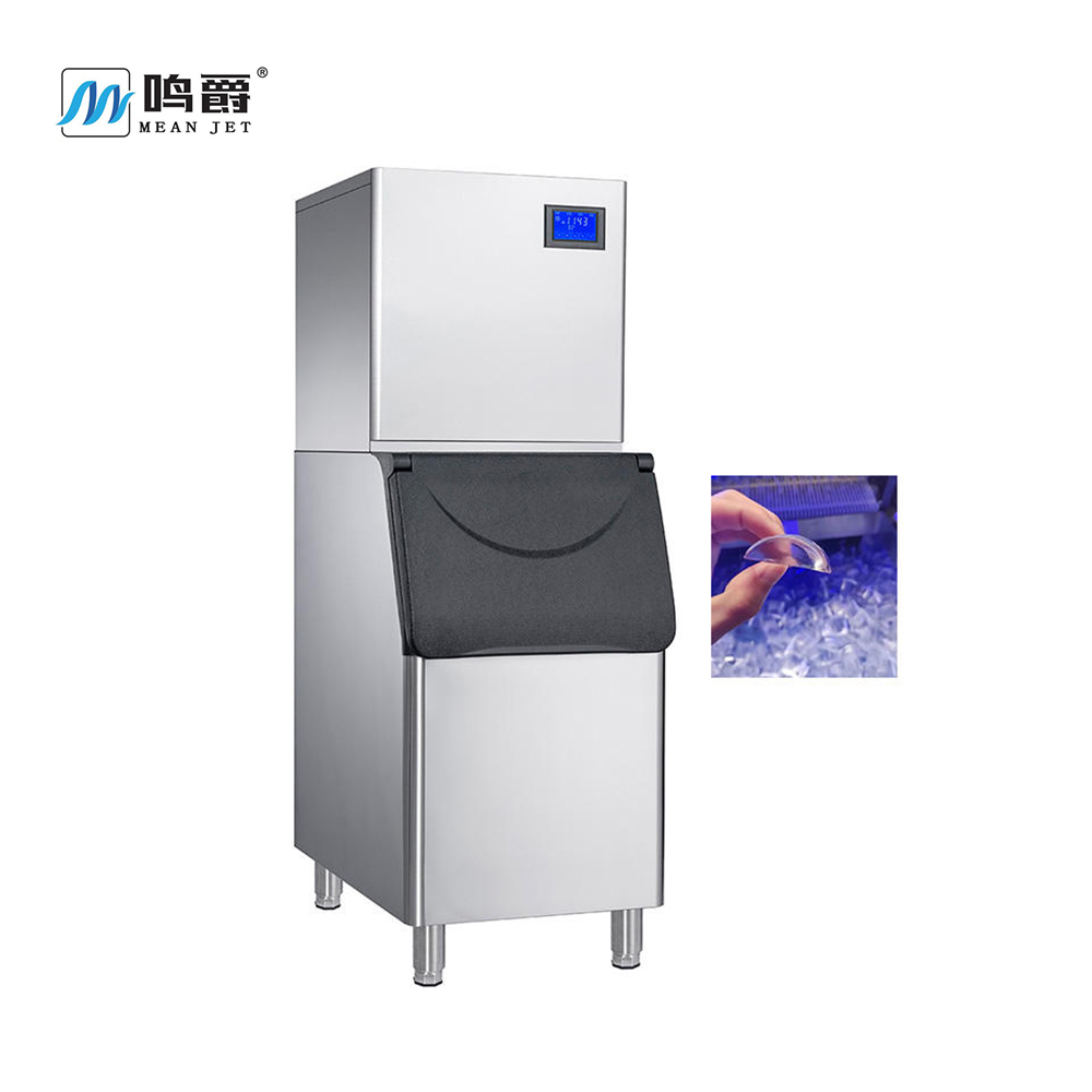 Split-type moon-shaped ice maker